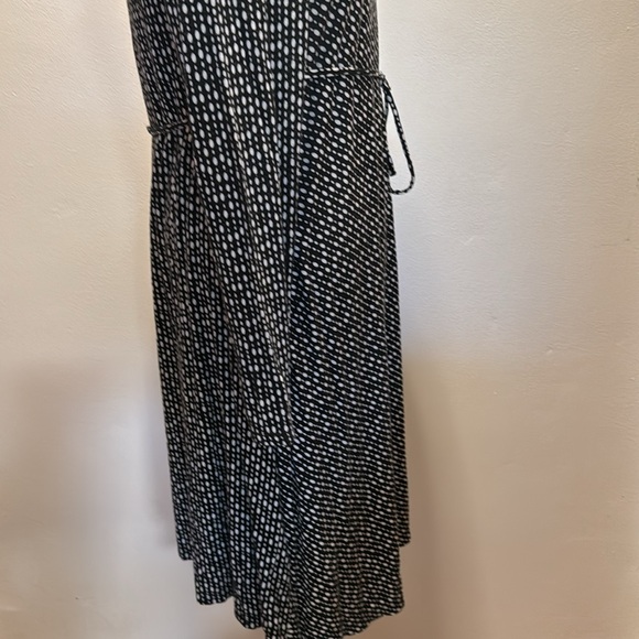 Motherhood Black and Gray Long Sleeve Sheath Dress, Small, stretchy material - Picture 4 of 7